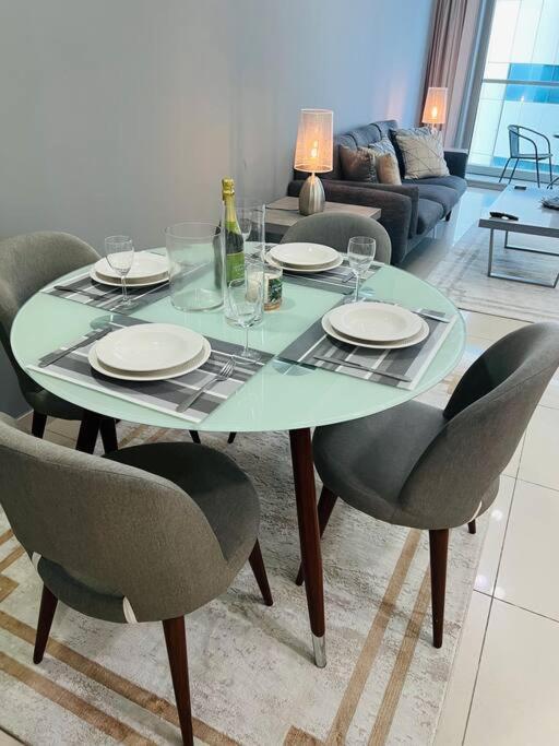 1 Bed Apartment With Sea View, Pool, Gym & Free Parking In Dubai Marina Экстерьер фото