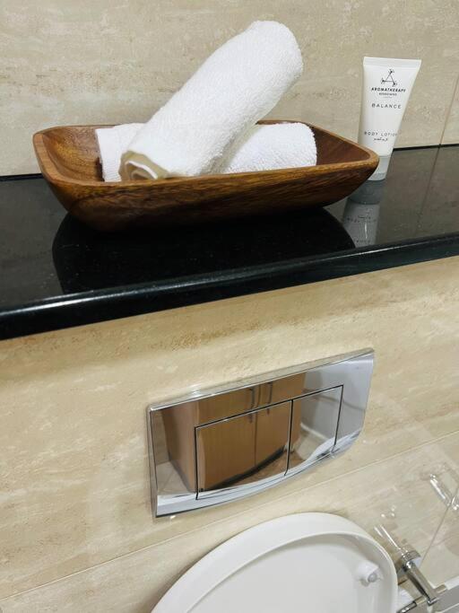 1 Bed Apartment With Sea View, Pool, Gym & Free Parking In Dubai Marina Экстерьер фото