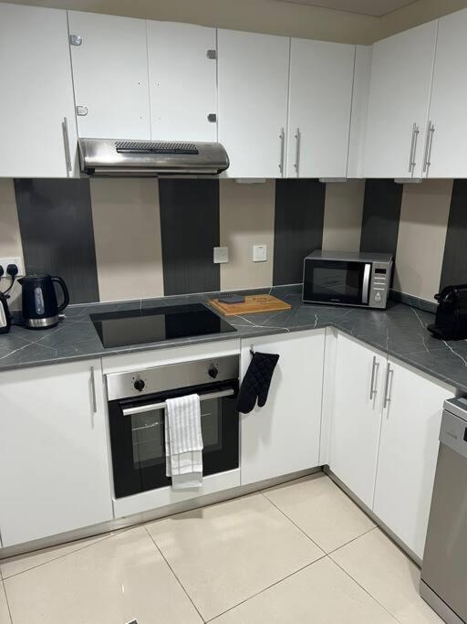 1 Bed Apartment With Sea View, Pool, Gym & Free Parking In Dubai Marina Экстерьер фото